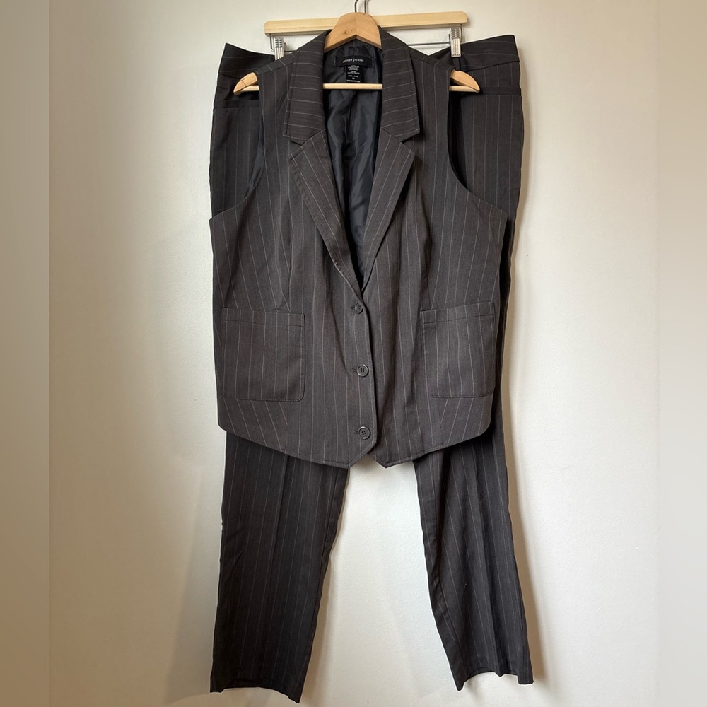 Sz 22 Ashley Stewart pinstripe set